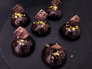 Schoko-Marzipan Törtchen mit Pistazienkrokant