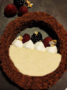 Nachtisch aus Schokoladenkuchen und Panna Cotta