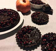 Tarte au chocolat mit Granatapfelkernen