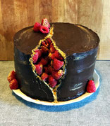 Fault Line Cake mit Himbeeren