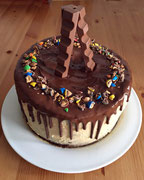 Schoko-Bananen-Erdnuss Torte mit Überraschungskern