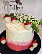 Erdbeer-Rhabarber Torte mit Faultline und essbaren Perlen 