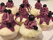 Kokos-Heidelbeer-weiße Schokolade Cupcakes