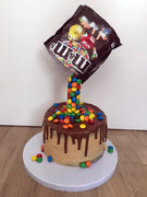 Gravity defying Cake mit Snickers Geschmack