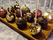 Schoko Banane Cake Pops im Metallic Look
