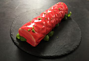 Buche mit Erdbeer-Holunder Creme, Basilikum-Limetten-Creme, Pistazien-Biscuit und Mirror Glaze