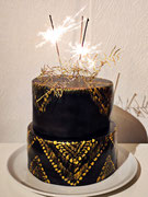 Silvester Torte- oben Marzipan Himbeere, unten Mars