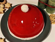 Weihnachtsmütze in Mirror Glaze: Punsch Torte mit Mandeln, Kirschen und Schokolade