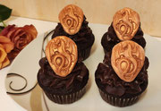Drachen Cupcakes mit Schokolade, Kaffee und Erdnussbutter