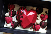 Geschenkbox mit roten Herzen- Schoko Himbeere