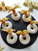 Batida de Coco- Physalis Törtchen mit Mandelknusperboden