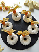 Batida de Coco- Physalis Törtchen mit Mandelknusperboden