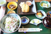 私はアジフライとアジ海鮮丼（こちらも１５００円）