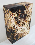 《森界（No.1 ）》2014年　油彩、紙・パネル　53.0×37.0×15.0㎝　WONDER SEEDS2015入選