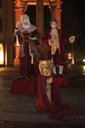"Double-Dolls" vor dem Mainzer Marktbrunnen