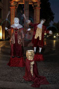 "Double-Dolls" vor dem Mainzer Marktbrunnen