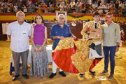 Cristiano Torres, junto al Alcalde, Delegado del Gobierno, Eduardo Ordóñez y Paqui Hidalgo, Concejal de Fiestas del Ayto de Villacarrillo 