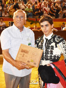 Manuel Román junto a Eduardo Ordóñez, Presidente de la AAET 'Pedro Romero' 