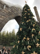 クリスマスツリーのオーナメントは魔法の杖で動きました