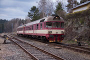854 215 "Ivanka" verlässt am 11.4.2012 den Bahnhof Chribská