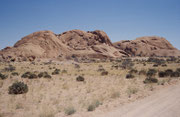 1994 sollte das Gebiet unter Naturschutz gestellt werden, jedoch ist das bis heute nicht geschehen. Seit 1993 wird das Gebiet vom einheimischen  Projekt AgriFutura betreut, wie auch das Spitzkoppe Community Tourist Camp, das 22 Menschen Arbeit bietet.