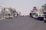 In Swakopmund, der „deutschesten Stadt Namibias“ kann man in den Läden immer wieder Deutsch sprechen. Man erhält, wie ehemals, wunderbare Torten (Schwarzwäldertorten !) und ein unvergleichlich schmackhaftes und haltbares Brot aus Sauerteig.