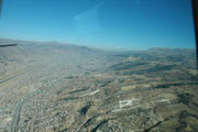 Anflug auf die Stadt Cusco. Sie liegt auf 3416 m Höhe und hat ca. 320‘000 Einwohner. Um 1200 n.Chr. gündete der erste Inka Manco Cápac, der Sohn der Sonne, die Stadt. Cuzco wurde in den folgenden Jahrhunderten zum Zentrum des Inkareiches.