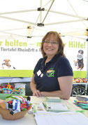 Marion1, Schnüffelteppichexpertin, Anmeldung, Futterausgabe, Tiertafelstand