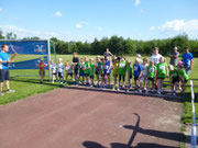Die Kinder beim Start des 2000m-Laufs