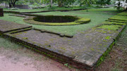the gardens and ruins around the Jetavanarama Dagoba