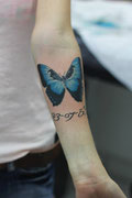 Tatouage papillon couleur réalisé par Ginger Pepper  Lucky30 tattoo Nimes