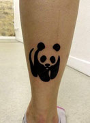 Tatouage Panda noir et blanc réalisé par Ginger Pepper chez Lucky30 tattoo Nimes