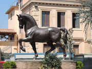 Pferdestandbild von der amerikanischen Bildhauerin Nina Akamu nach Entwürfen von Leonardo da Vinci