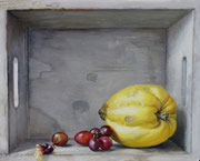 Quitte und Weintrauben im Holzkasten/ Öl auf Holz/ 30x24 cm/ November 2022 (verkauft)