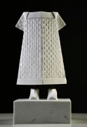 vestito con scarpe, marmo bianco Carrara