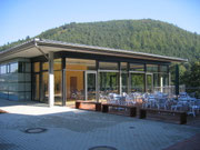 Cafeteria vom Schulgebäude aus gesehen