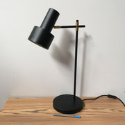 LAMPARA DE MESA METAL NEGRO Y DORADO SUR DISEÑO / REF: LAMP-0 / Medidas: 60 CMS ALTO  / 1 Unidad / Arriendo: $18.000  / Garantía: $ 80.000