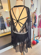 Kürkleid mit hochwertigem Strass in Kristall und Jet, Gr. 134/140 für große,schmale Mädchen, Rückenansicht, mit Handschuhen