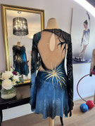 Kürkleid mit Schlangenapplikation