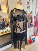 Kürkleid mit hochwertigem Strass in Kristall und Jet, Gr. 134/140 für große,schmale Mädchen, Seitenansicht, mit Handschuhen