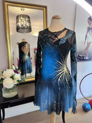 Kürkleid mit Schlangenapplikation