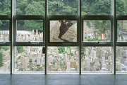 She Reaches, projector, miniDV tape, video installation, Outenin Temple, 2000, photo:Fukunaga Kazuo