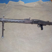 Maschinengewehr (MG42)
