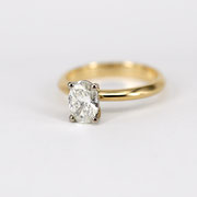Verlobungsring mit ovalen Diamanten (1 Karat)