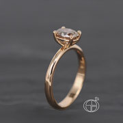 champagnerfarbener 1 Karäter oval