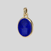Goldener Wappeanhänger mit Lapis