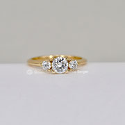 Trilogie-Verlobungsring 750er Gelbgold mit Brillanten 0,71 ct.