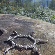 Bettelarmband mit verschiedenen Jagdmotiven aus Silber