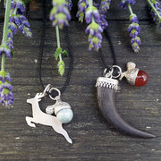 Gamskrucke und Eichelanhänger aus Silber
