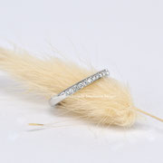 Memoire-Ring aus Platin mit Brillanten – zeitloser Luxus und funkelnde Eleganz. Perfekter Schmuck für unvergessliche Momente und besondere Anlässe.
